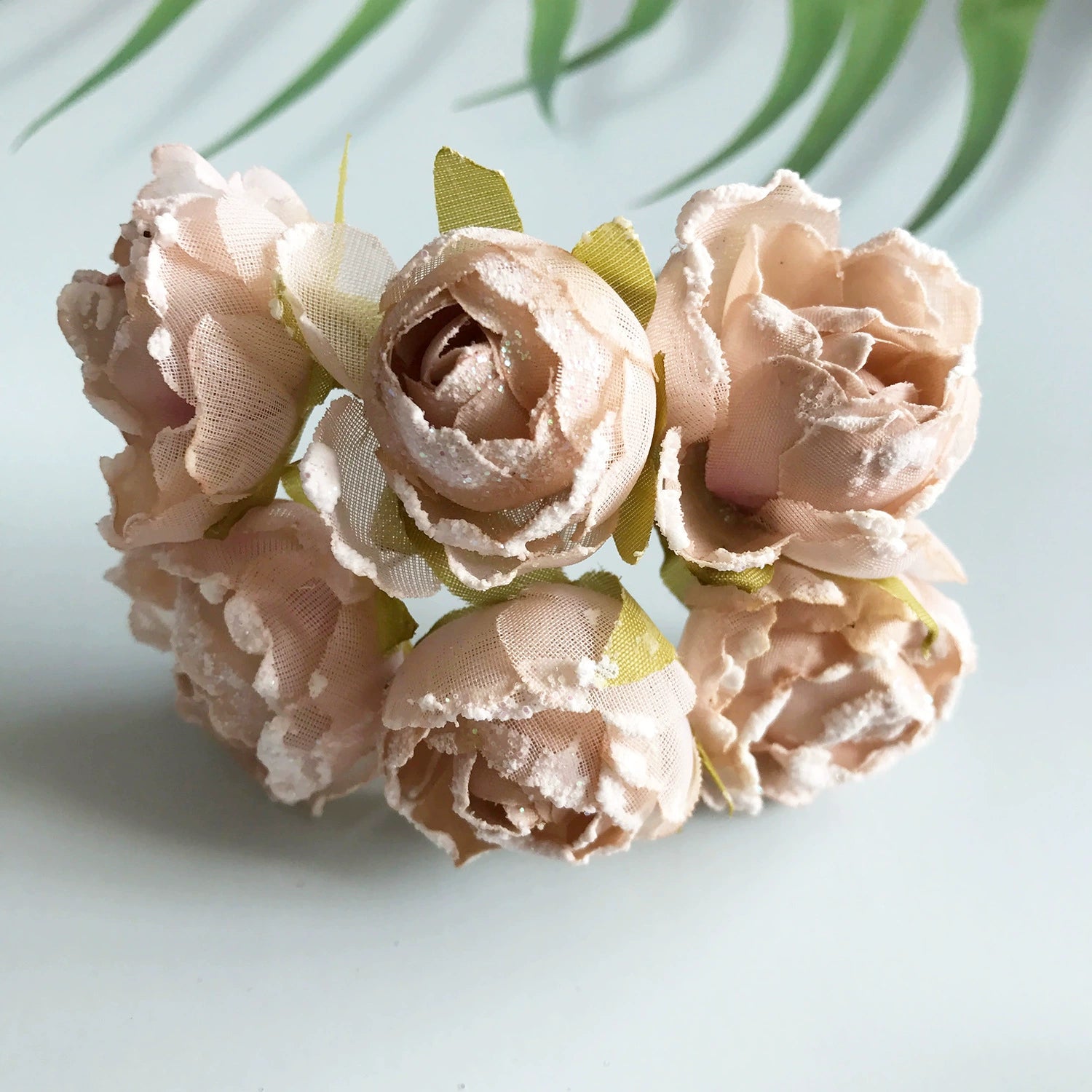 Einzelner Rosenkopf 7 cm aus Seidenstoff, Täuschend echte Kunstrose für DIY-Bastelprojekte, Hochzeitsfloristik, Gestecke und Dekoration