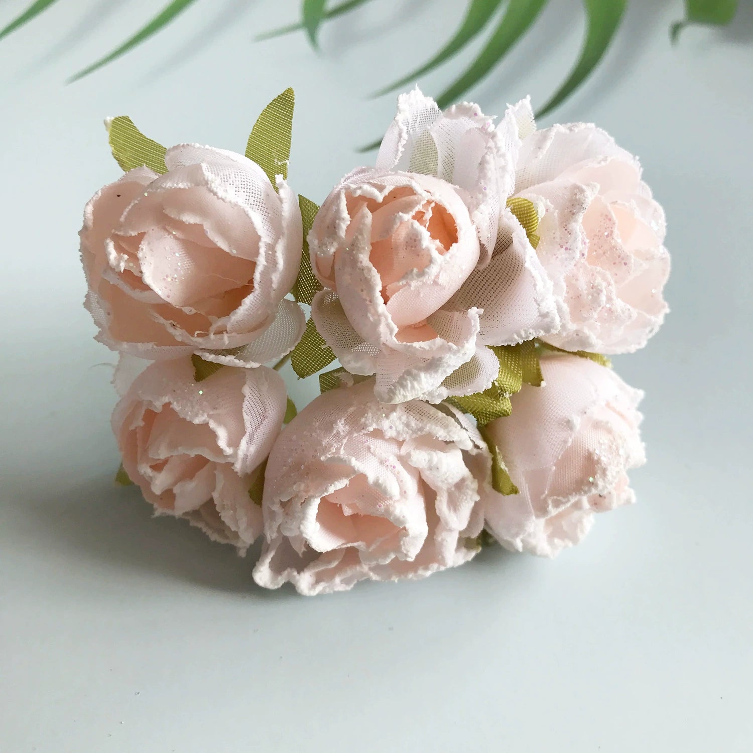 Einzelner Rosenkopf 7 cm aus Seidenstoff, Täuschend echte Kunstrose für DIY-Bastelprojekte, Hochzeitsfloristik, Gestecke und Dekoration