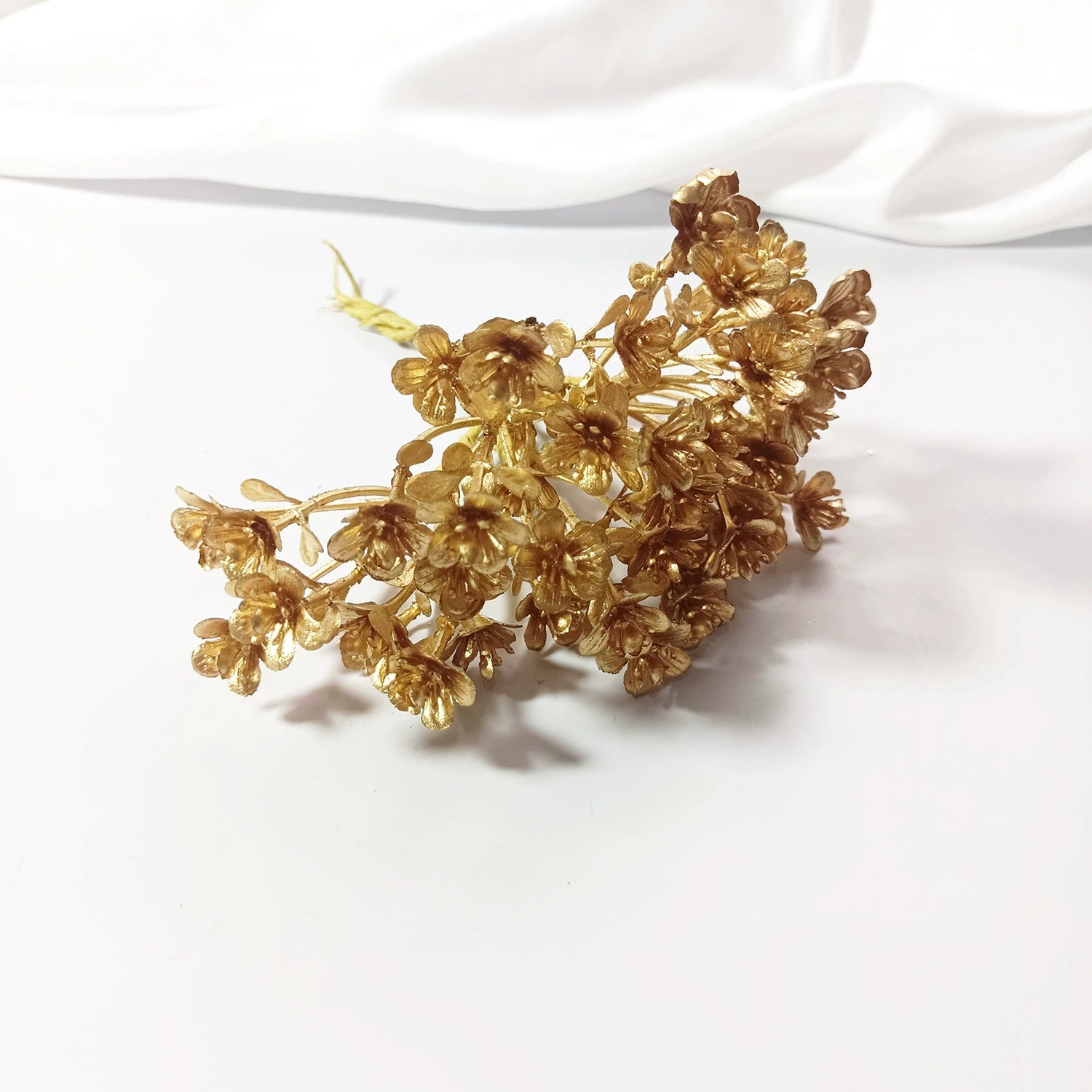 Goldene Deko Blätter 14 cm, Künstliche Blätter für DIY Basteln, Hochzeit, Gestecke, Ansteckblumen, Realistische Optik