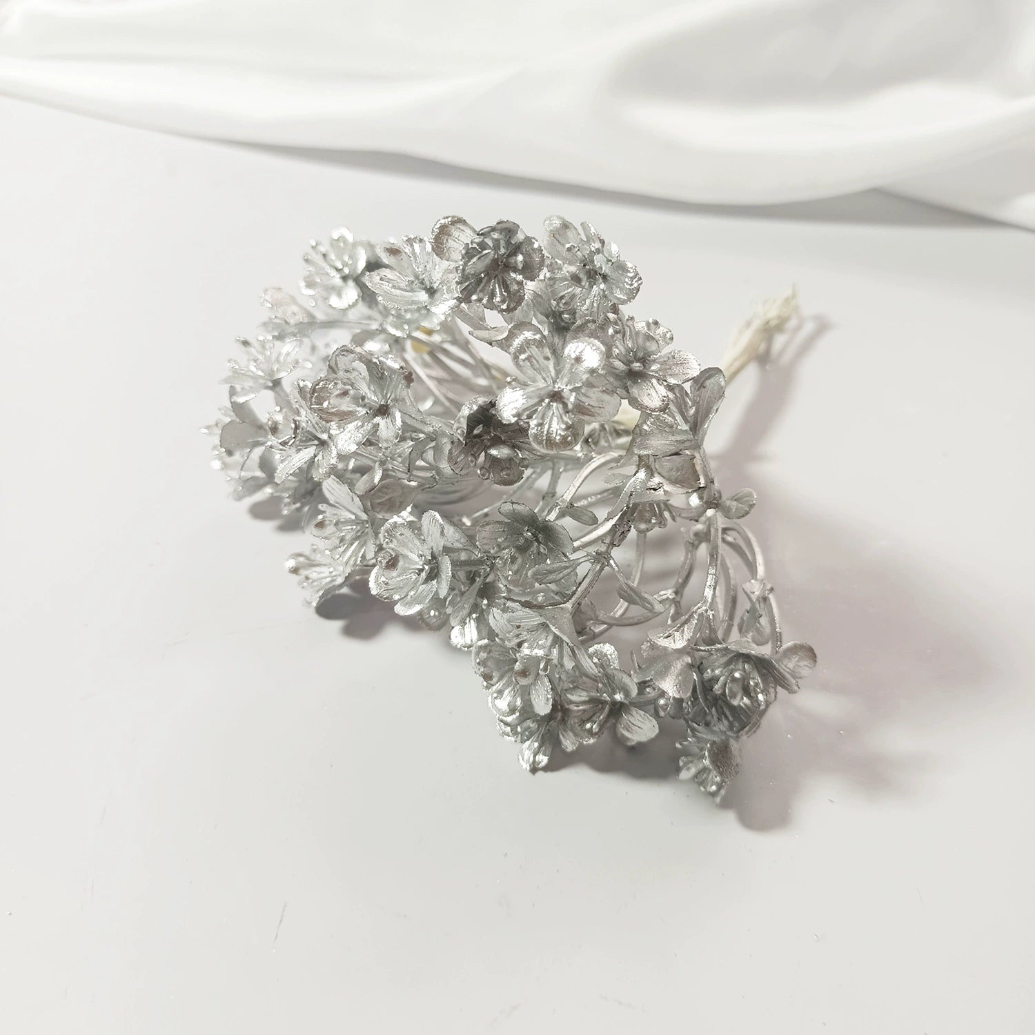 Goldene Deko Blätter 14 cm, Künstliche Blätter für DIY Basteln, Hochzeit, Gestecke, Ansteckblumen, Realistische Optik