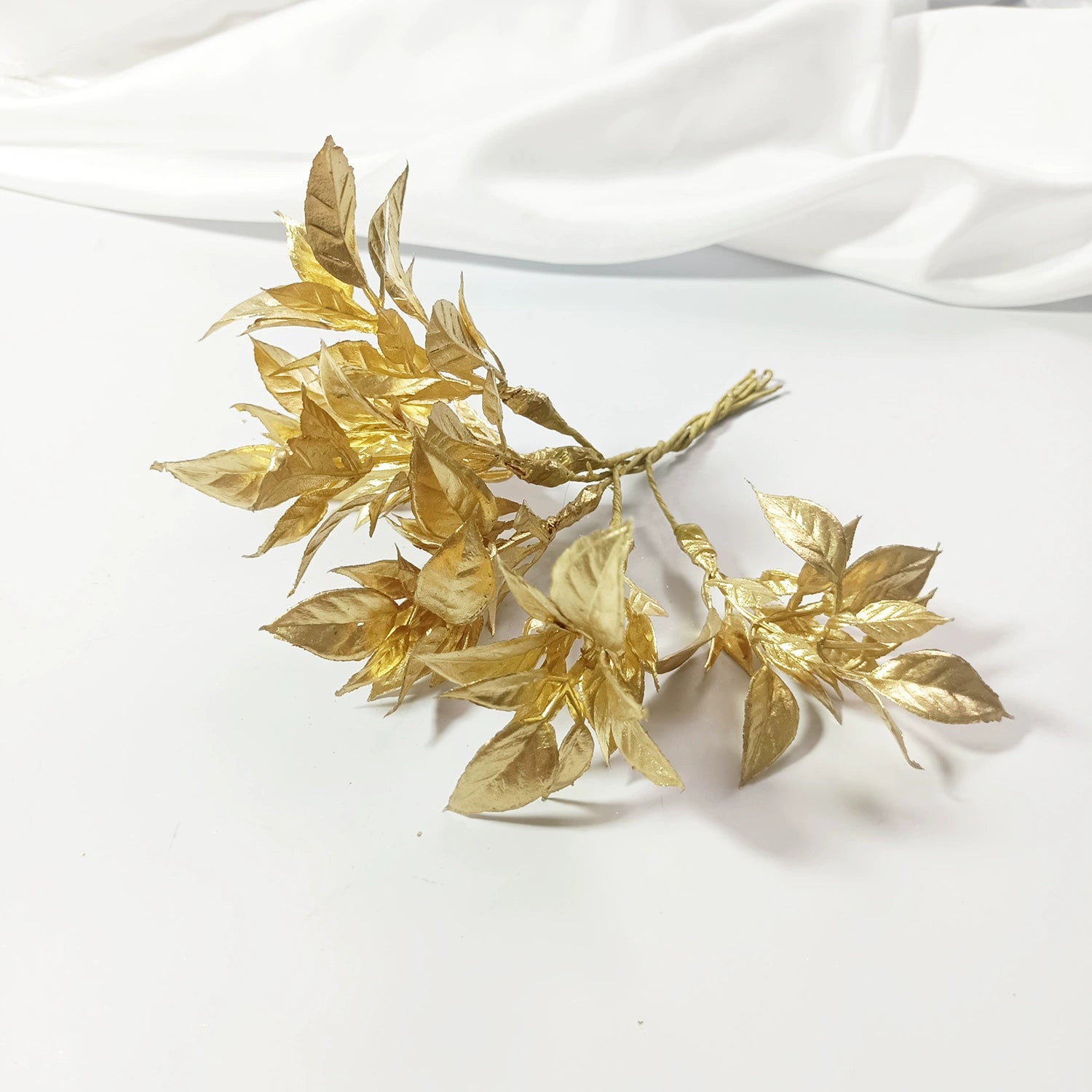 Goldene Deko Blätter 14 cm, Künstliche Blätter für DIY Basteln, Hochzeit, Gestecke, Ansteckblumen, Realistische Optik