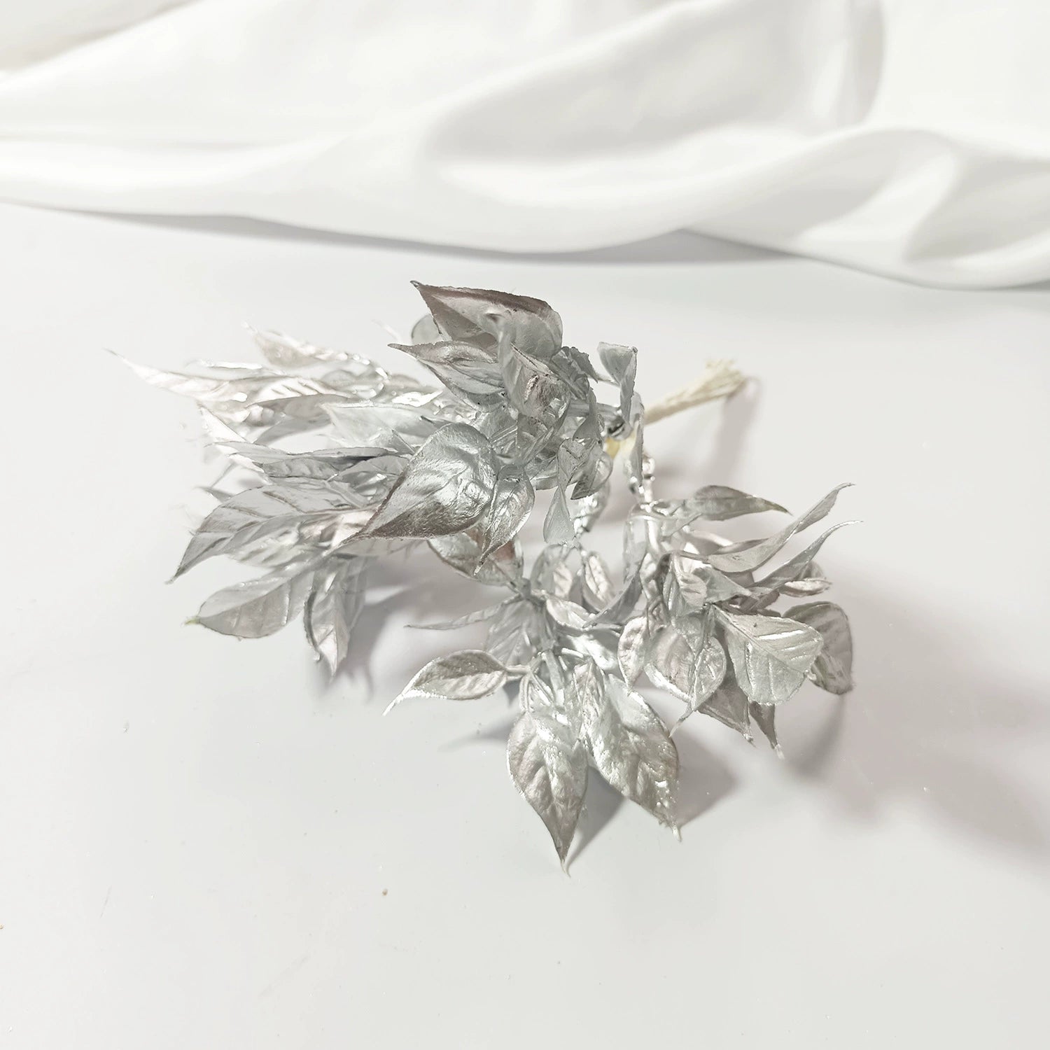 Goldene Deko Blätter 14 cm, Künstliche Blätter für DIY Basteln, Hochzeit, Gestecke, Ansteckblumen, Realistische Optik