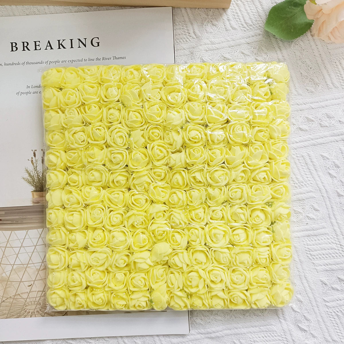 144x Mini Rosenköpfe 2,5 cm, PE Schaumrosen mit Spitze, Künstliche Blumen für Hochzeit, DIY & Gestecke, Großpackung für Floristik & Deko