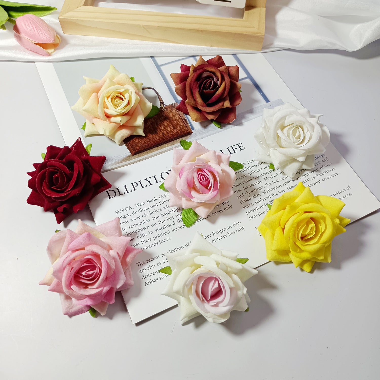 50x Samt-Rosenköpfe 5,5 cm, Künstliche Rosen zum Basteln, Hochzeitsdeko, Gestecke, Anstecker, Premium DIY Blütenköpfe