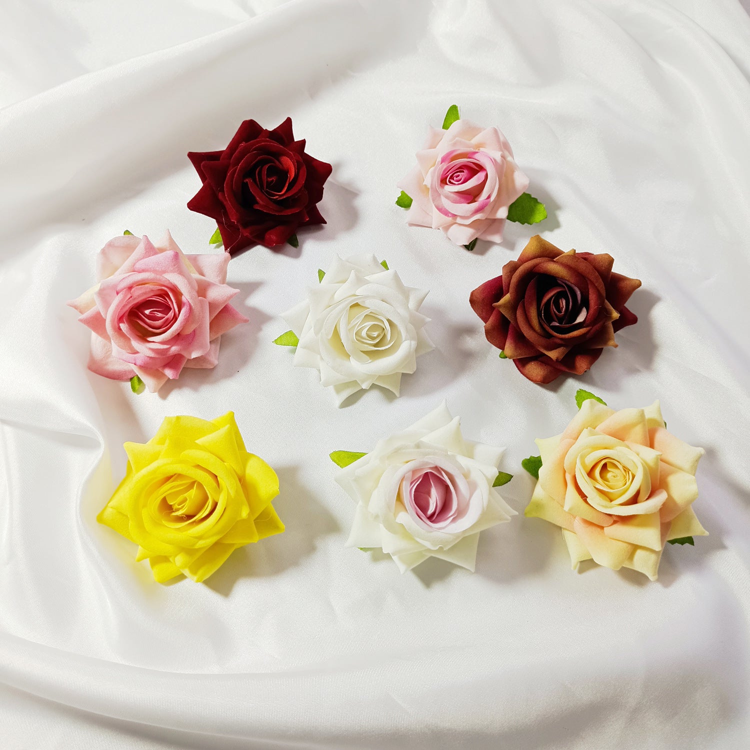 50x Samt-Rosenköpfe 5,5 cm, Künstliche Rosen zum Basteln, Hochzeitsdeko, Gestecke, Anstecker, Premium DIY Blütenköpfe