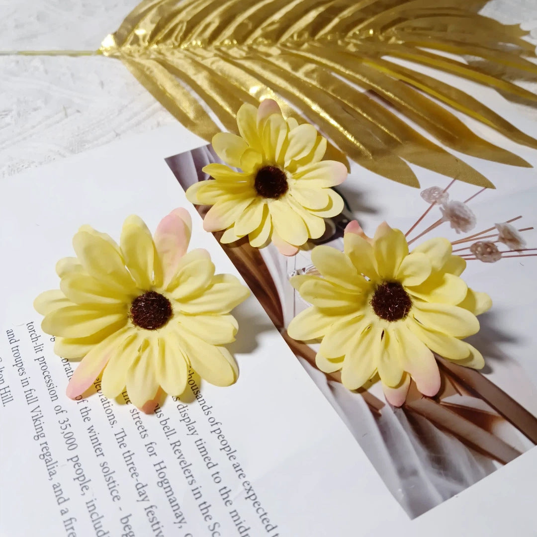 Gänseblümchen Blumenköpfe 7cm, Täuschend Echte Seidenblumen zum Basteln, DIY Kunstblumen für Hochzeit, Gestecke, Floristik | Mengenrabatte