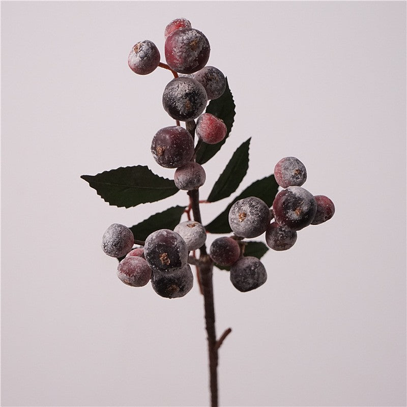 Künstlicher Beeren-Zweig 45 cm, Rote Ilex Beeren gefrostet, Dekozweig für Vase, Herbstdeko, Weihnachten & Floristik-Bedarf