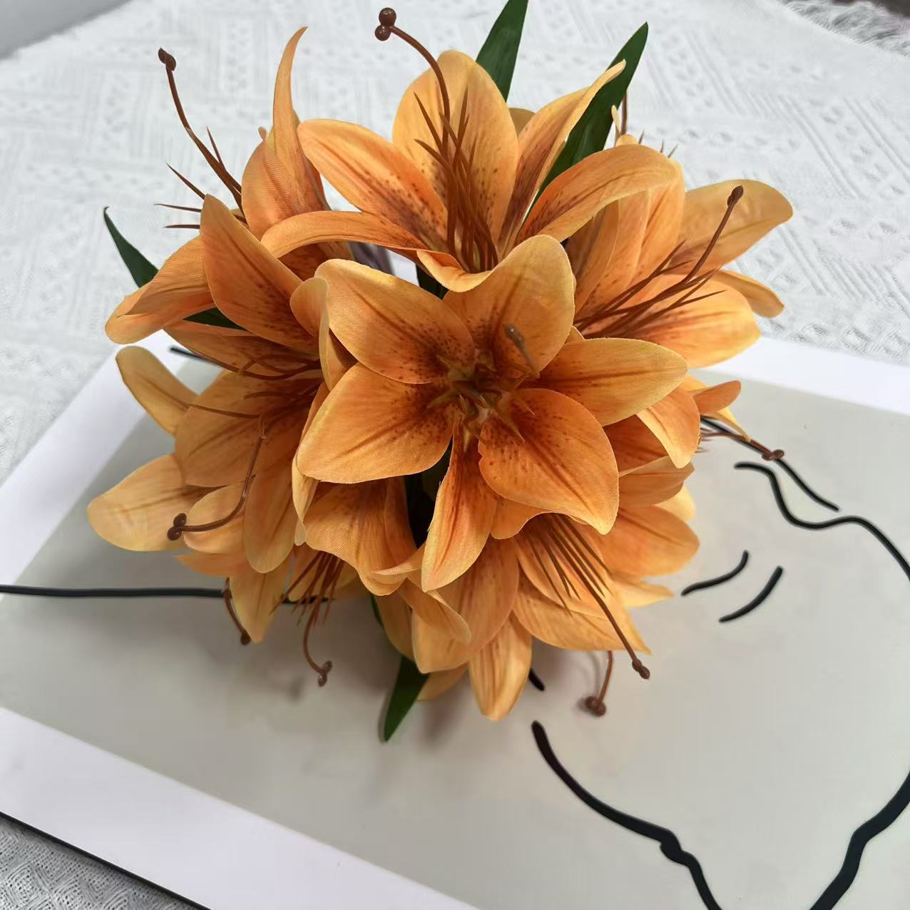 Künstlicher Lilienstrauß 30 cm, Täuschend Echte Lilien aus Seidenstoff, Dauerhafte Kunstblumen für Vase, Tischdeko, Hochzeit, Floristik & Grabschmuck