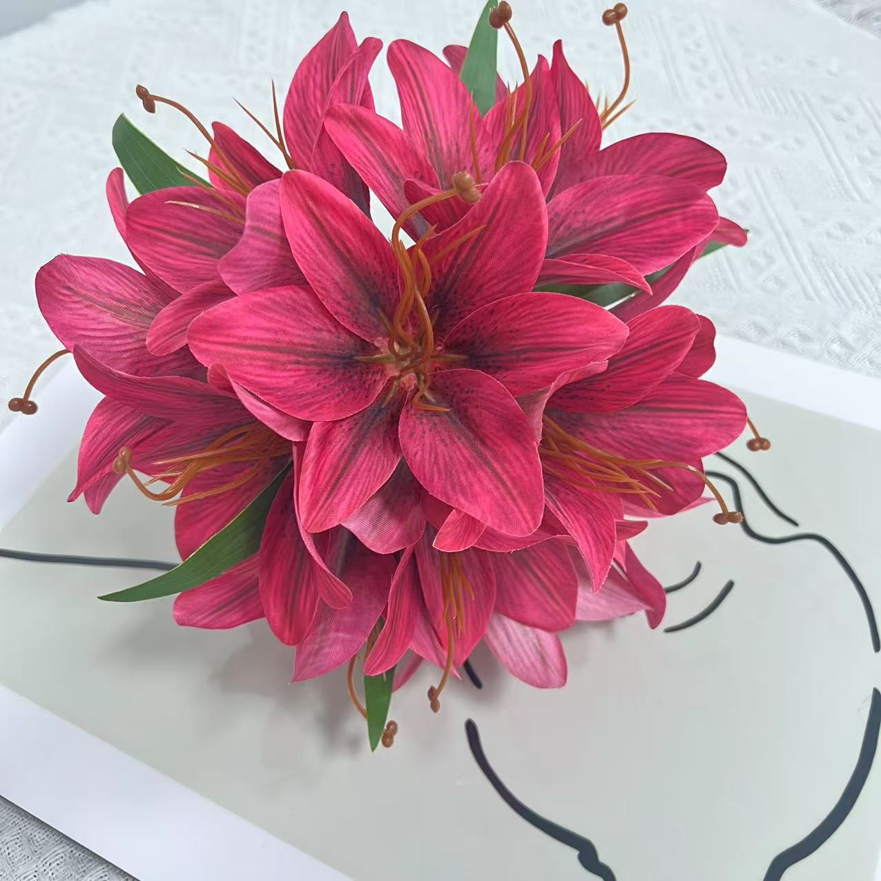 Künstlicher Lilienstrauß 30 cm, Täuschend Echte Lilien aus Seidenstoff, Dauerhafte Kunstblumen für Vase, Tischdeko, Hochzeit, Floristik & Grabschmuck