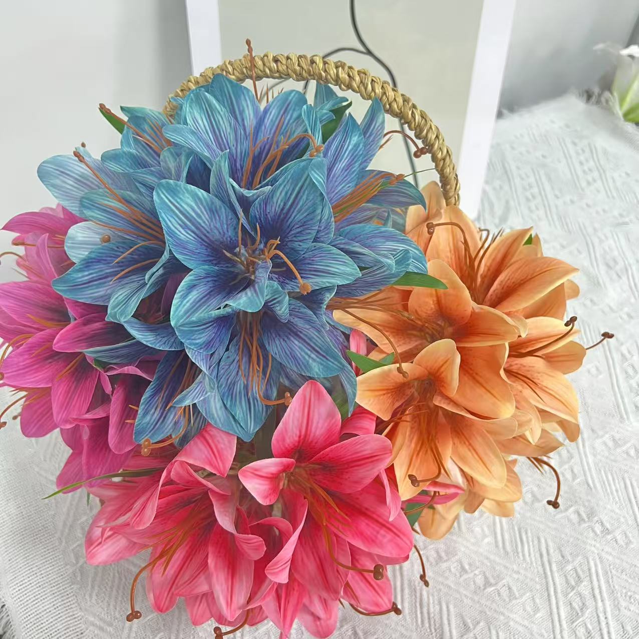 Künstlicher Lilienstrauß 30 cm, Täuschend Echte Lilien aus Seidenstoff, Dauerhafte Kunstblumen für Vase, Tischdeko, Hochzeit, Floristik & Grabschmuck