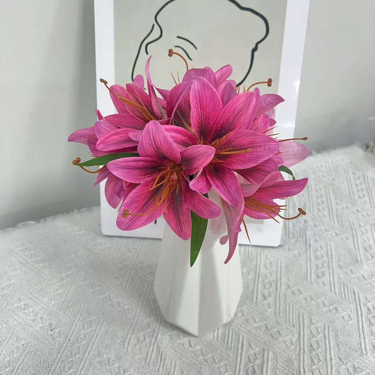 Künstlicher Lilienstrauß 30 cm, Täuschend Echte Lilien aus Seidenstoff, Dauerhafte Kunstblumen für Vase, Tischdeko, Hochzeit, Floristik & Grabschmuck