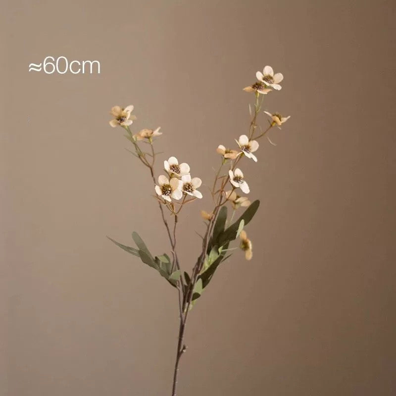 Kunstblumen Pflaumenblüten Zweig 60cm, Täuschend Echt im Vintage-Stil, Dekozweig für Vase, Tischdeko, Hochzeit, Langlebiger Seidenblumen-Strauß