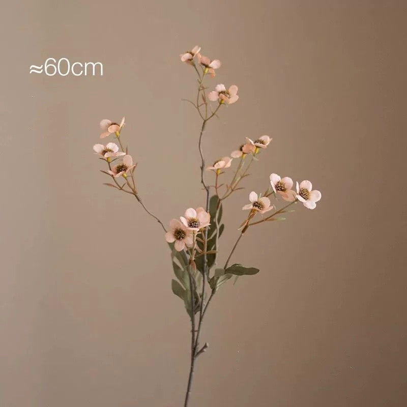 Kunstblumen Pflaumenblüten Zweig 60cm, Täuschend Echt im Vintage-Stil, Dekozweig für Vase, Tischdeko, Hochzeit, Langlebiger Seidenblumen-Strauß