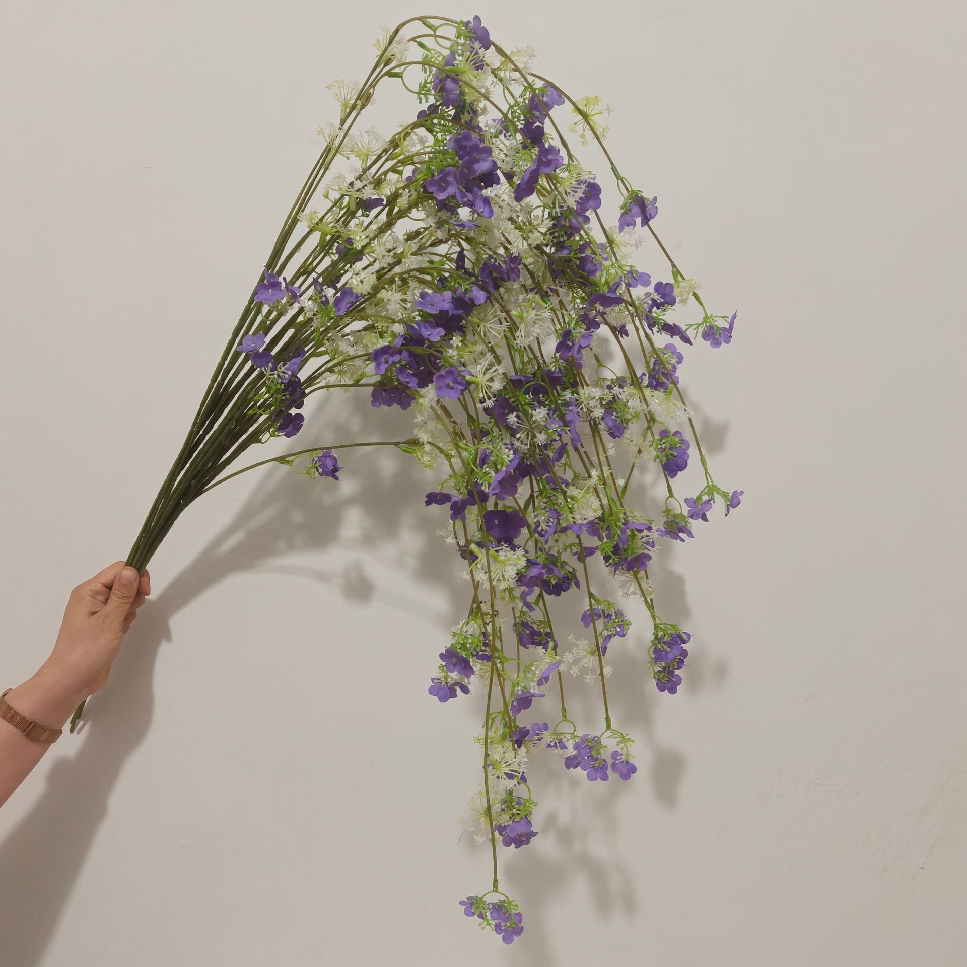 Künstliche Hängeblumen 5er Set, 93 cm lang, Lebensechte Blütenzweige für Dekoration, Hochzeit, Gastronomie & Floristik, pflegeleicht
