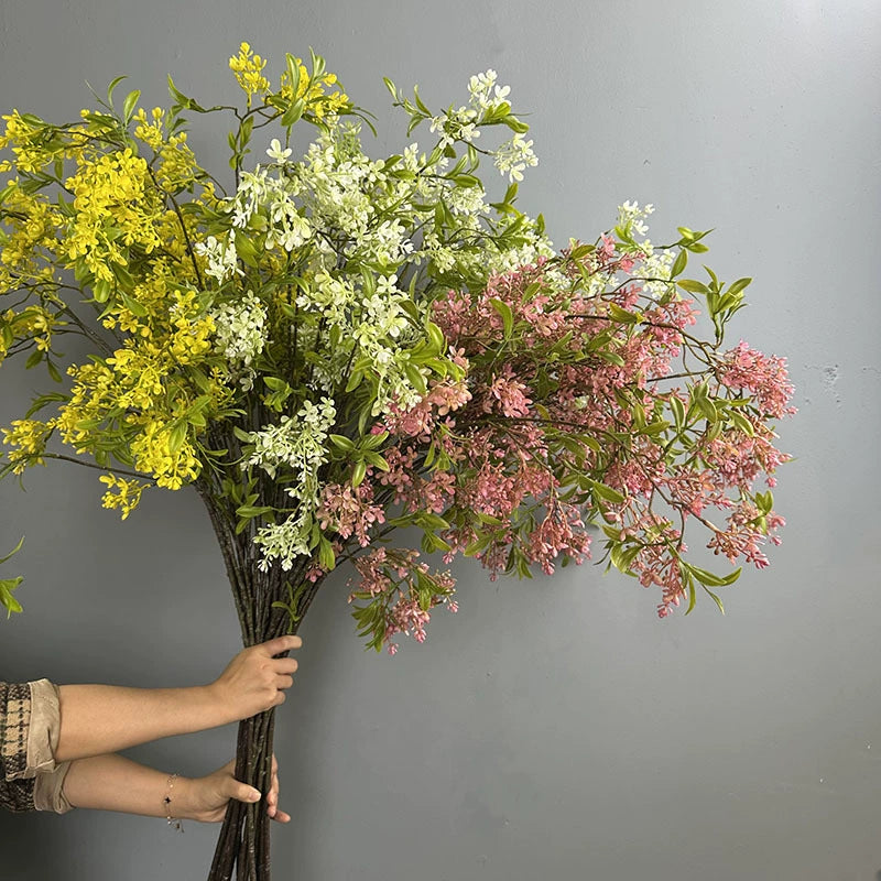 Künstlicher Forsythienzweig 127 cm, langer hängender Dekozweig, täuschend echt in Gelb, Weiß, Lila – Ideal für Bodenvase, Hochzeit, Gastronomie