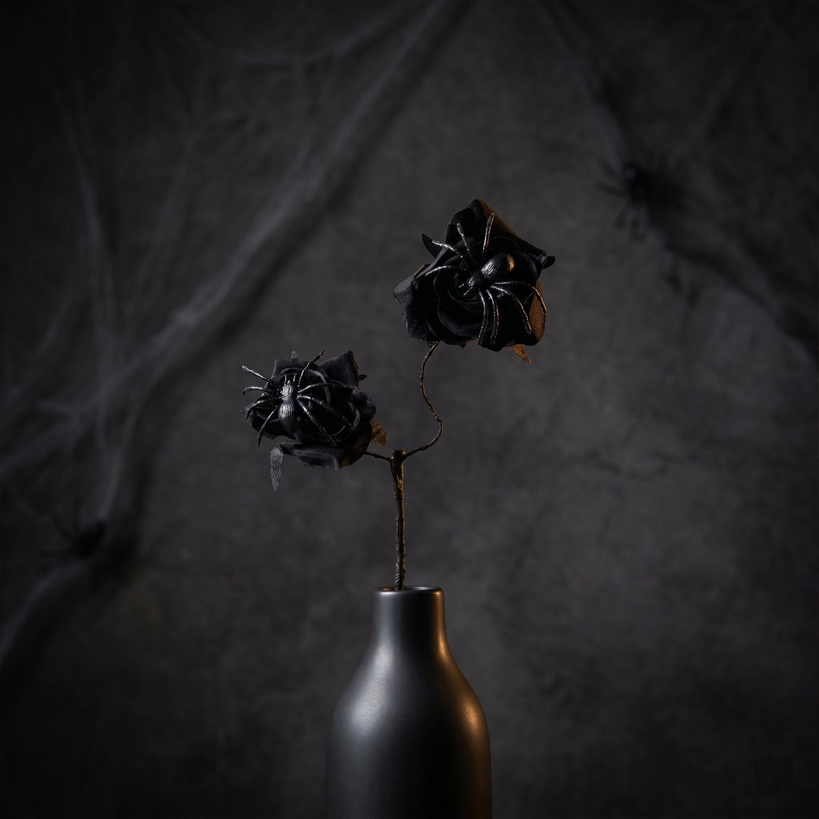 Faux-Rosen mit Spinnen, 38cm, Kunstseide, Gothic Halloween Deko, Hochzeiten, Partys, Innenräume