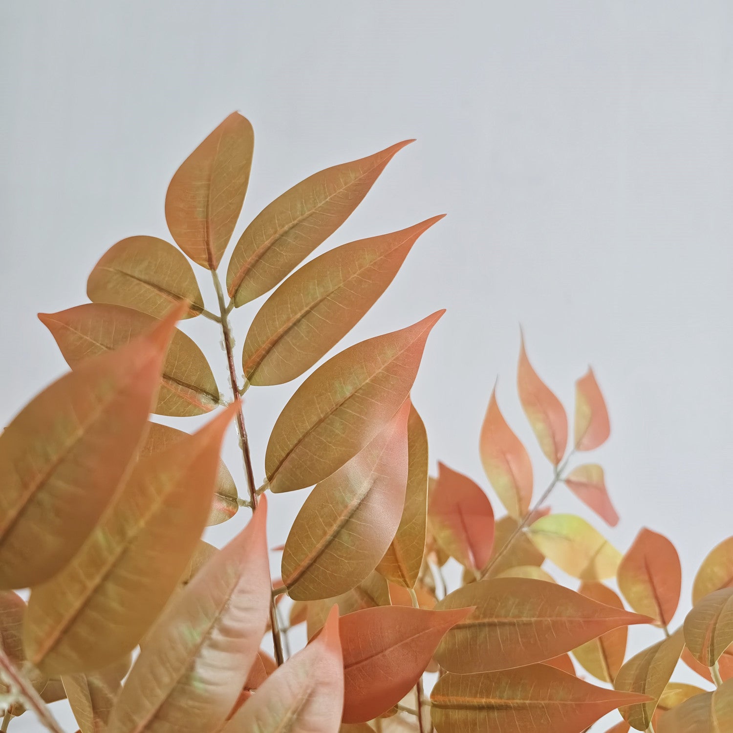 Künstliche Herbstzweige im rustikalen Landhausstil, Rost-Olivgrün Gradient Blätter, realistische Herbstdeko für Esstisch Sideboard Wohnzimmer