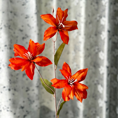 Künstliche Lilien, 3 Blüten, 85 cm, Real-Touch, für Hochzeiten, Dekoration, Hotel, Beerdigung, langlebig, pflegeleicht