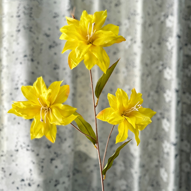 Künstliche Lilien, 3 Blüten, 85 cm, Real-Touch, für Hochzeiten, Dekoration, Hotel, Beerdigung, langlebig, pflegeleicht
