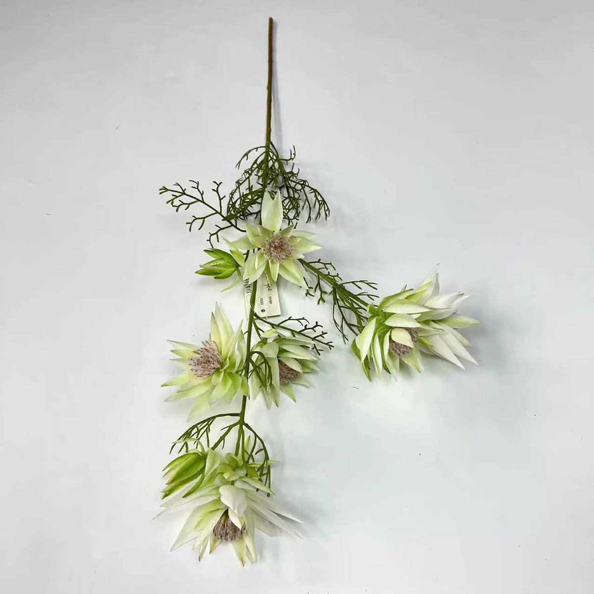 Künstliche Schneelilien, 69 cm, 6 Blütenköpfe, modern, für Hochzeit, Dekoration, Innenraum, realistisch, Kunstseide, vielseitig