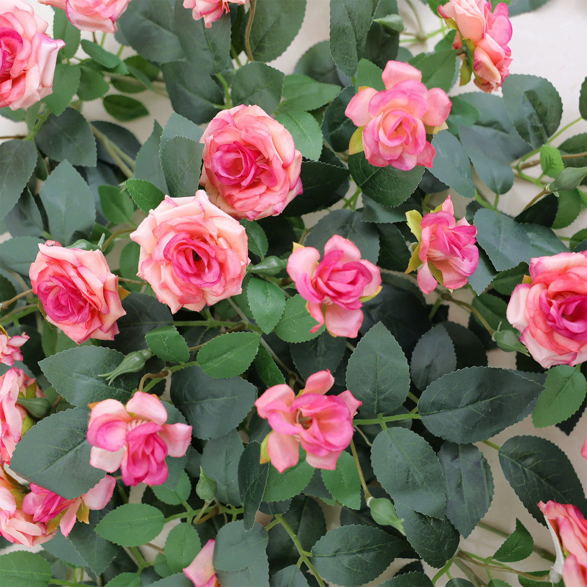 Künstliche Rosenranke, 90 cm Seidenblumen, 31 Blüten, wandmontierbar, Raumdekoration, Hochzeit, Event, Café, Hotel, realistisch, pflegeleicht