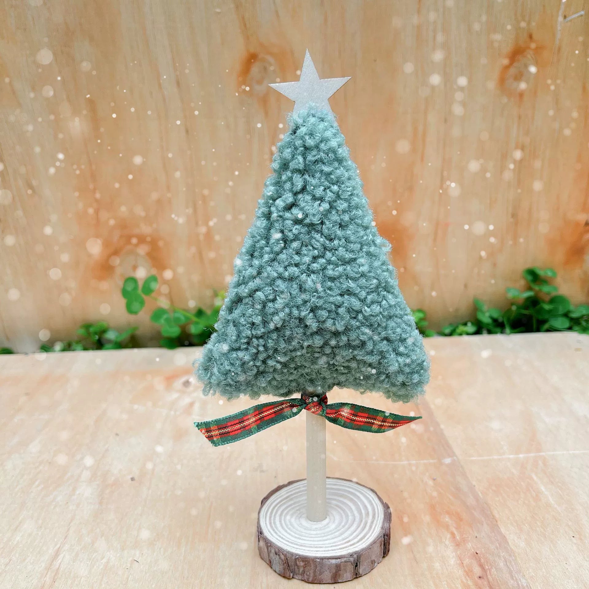 Mini Weihnachtsbaum Deko 22x10 cm, künstliche Tanne aus Stoff, realistische Optik, festliche Tischdekoration, Hochzeit, Event, Ladenausstattung, 8 Farben