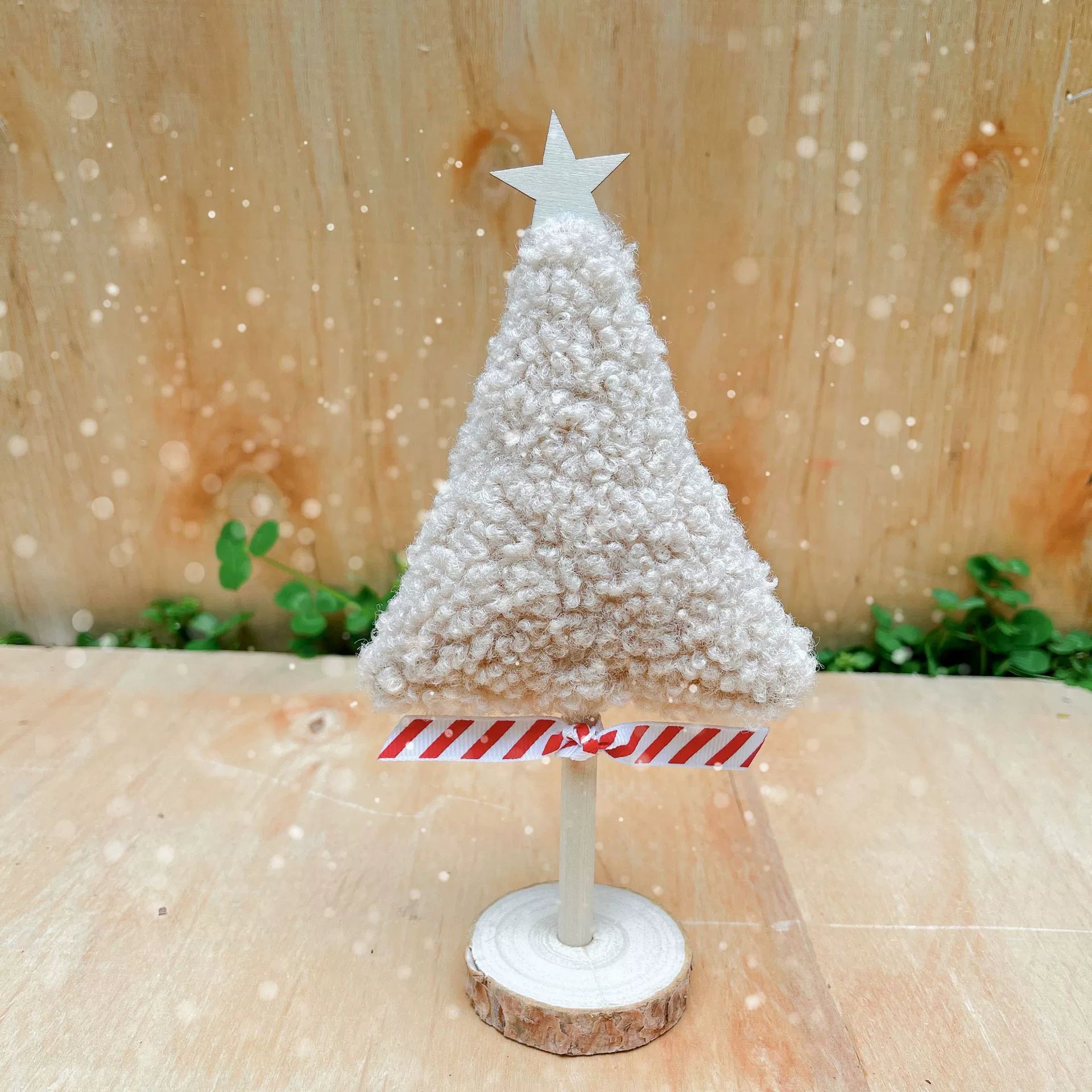 Mini Weihnachtsbaum Deko 22x10 cm, künstliche Tanne aus Stoff, realistische Optik, festliche Tischdekoration, Hochzeit, Event, Ladenausstattung, 8 Farben