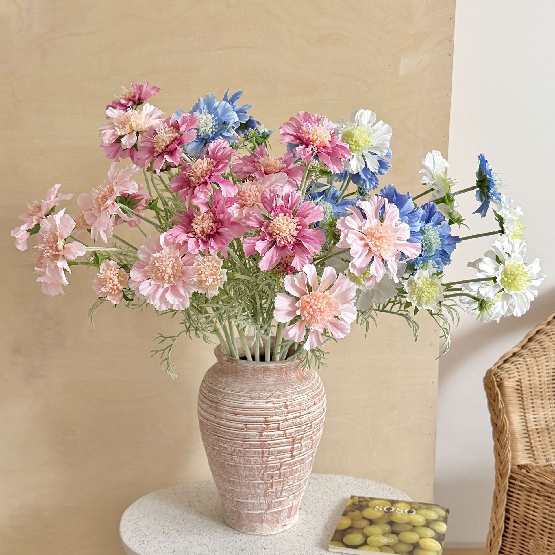 Knautia macedonica (Witwenblume) Kunstblume, 60 cm, 4 Blüten pro Stiel, für Hochzeitsdekoration, Wohnaccessoires und Einzelhandel