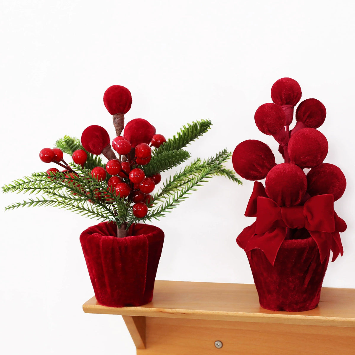 Weinrote Samt-Weihnachtskugeln im Topf, Weihnachtsdeko für Türschwellen, Schaufenster und Innenräume, Set von 4 Stücken