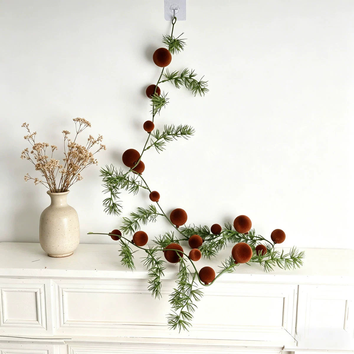 2er-Set Weihnachtsdeko, 180 cm Kiefernzweige mit roten Beeren, Fenster- und Kamindekoration, festliche Stimmung