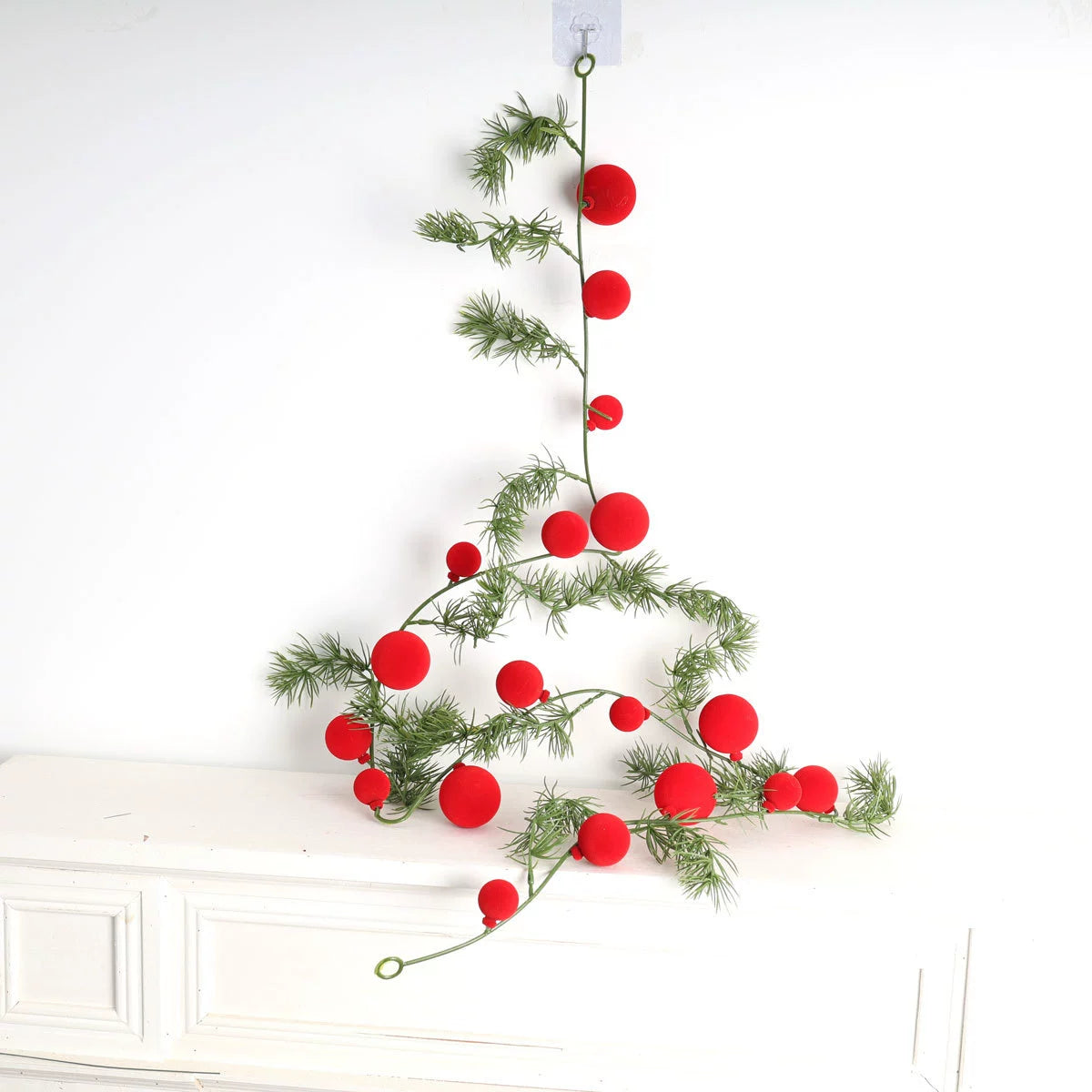 2er-Set Weihnachtsdeko, 180 cm Kiefernzweige mit roten Beeren, Fenster- und Kamindekoration, festliche Stimmung