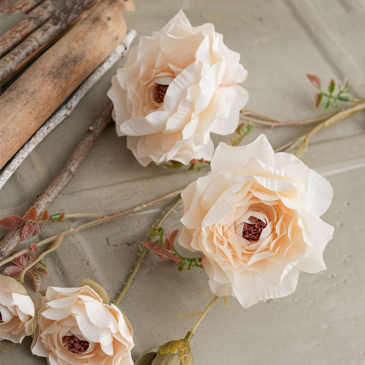 90 cm künstliche Ranunkel-Zweig mit 8 Blüten, Seidenblumen, Beige, Hochzeit Dekoration, Innenraum, Event, Grabschmuck