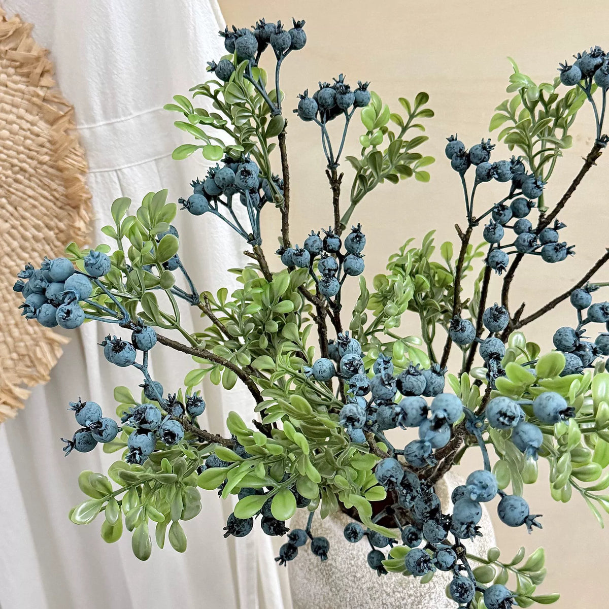 Künstliche Heidelbeer-Rispe, 62 cm, Schaumstoff, Einzelstiel, Dekoration für Zuhause, Events, Schaufenster, Hotel