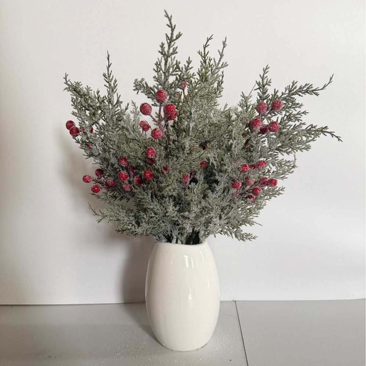 Künstliche Kiefernzweig mit roten Beeren, 50 cm, realistische Deko für Hochzeit, Weihnachten, Grabgestaltung, Innenraum