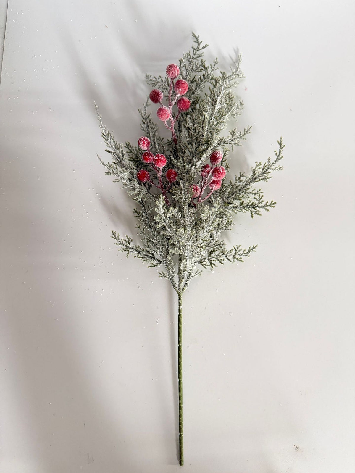 Künstliche Kiefernzweig mit roten Beeren, 50 cm, realistische Deko für Hochzeit, Weihnachten, Grabgestaltung, Innenraum