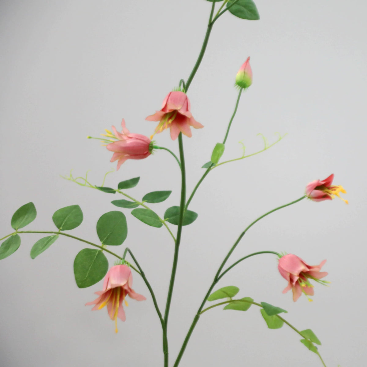 Künstliche Clematis-Blüten, 105 cm, Seidenstoff, Einzelstiel mit 8 Blüten, für Zuhause, Hochzeiten, Geschäftsräume