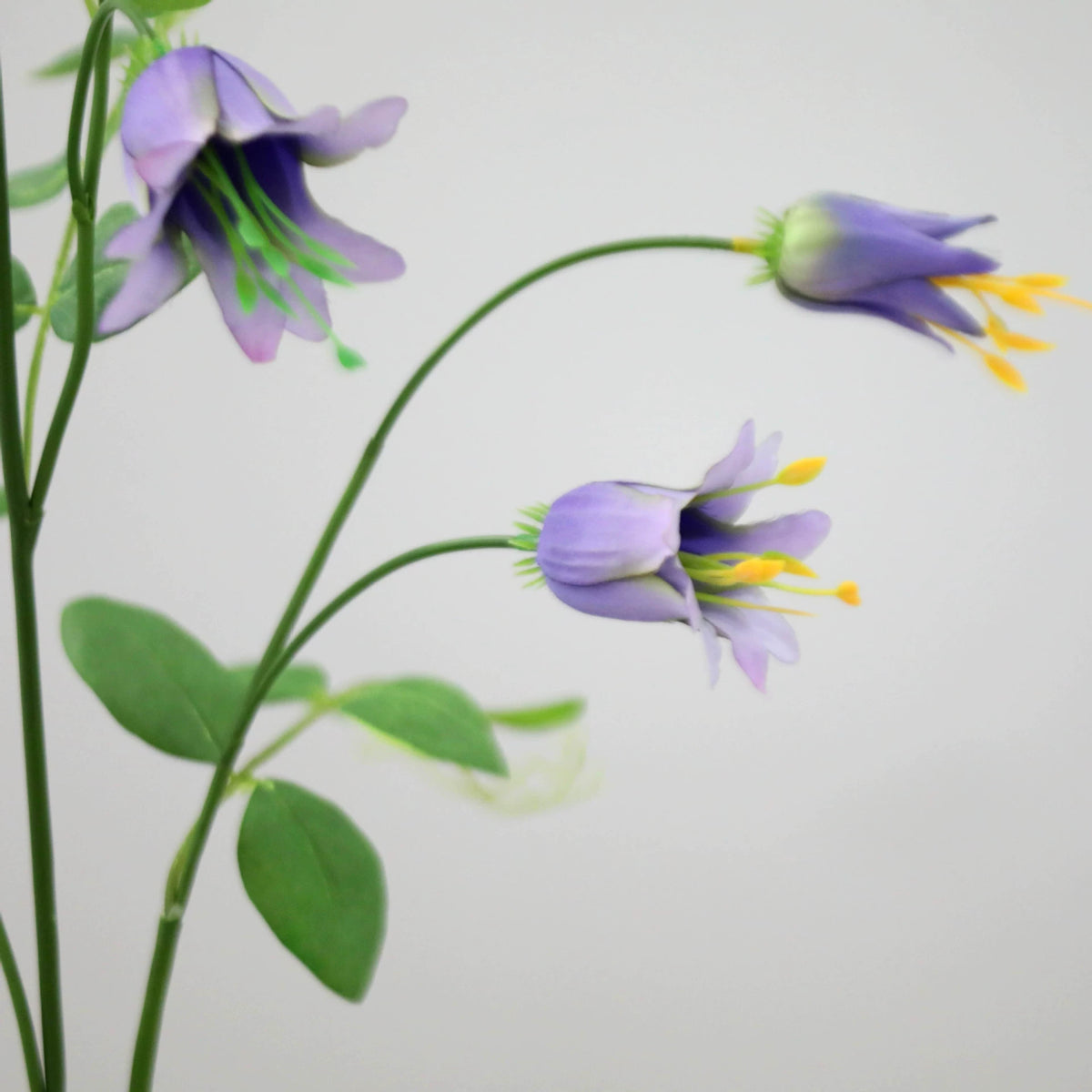 Künstliche Clematis-Blüten, 105 cm, Seidenstoff, Einzelstiel mit 8 Blüten, für Zuhause, Hochzeiten, Geschäftsräume