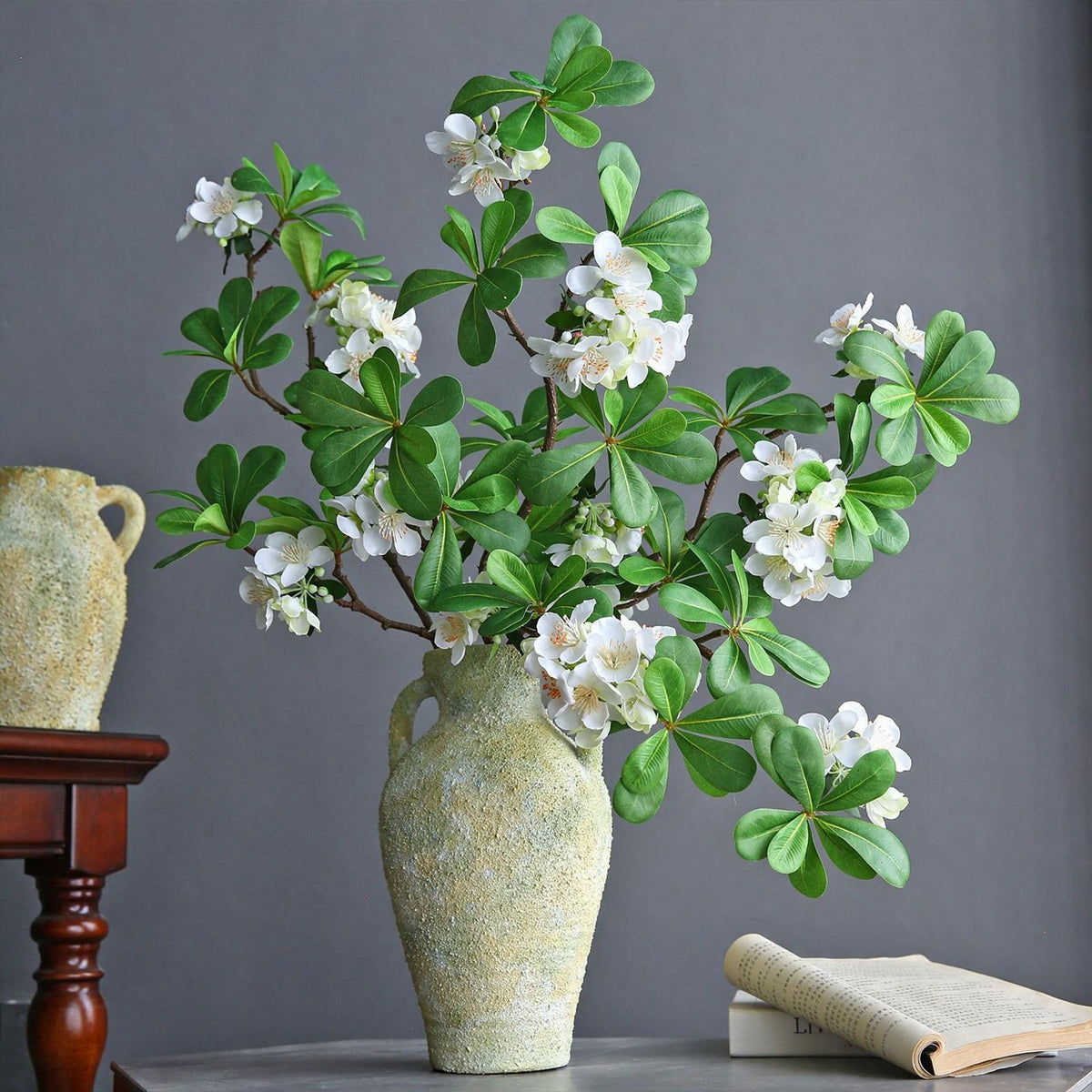 Künstliche Seidenblume Pittosporum (Scheinbeere) – 78 cm Einzelstiel mit 15 Blüten – Modernes Dekoelement für Innenraum, Schaufenster, Hochzeit, Event, Hotel