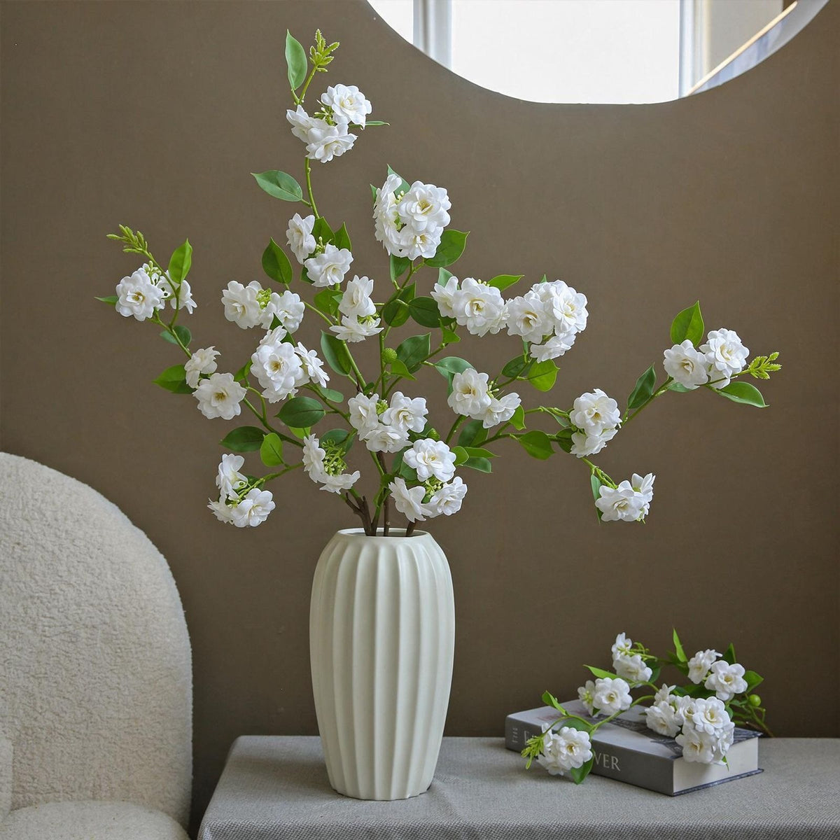 Künstliche Kamelienblüte, 87 cm hohe Seidenblume mit 17 Blüten, Einzelstiel, biegsamer Stiel, für Zuhause, Hotel und Schaufenstergestaltung, 4 Farben