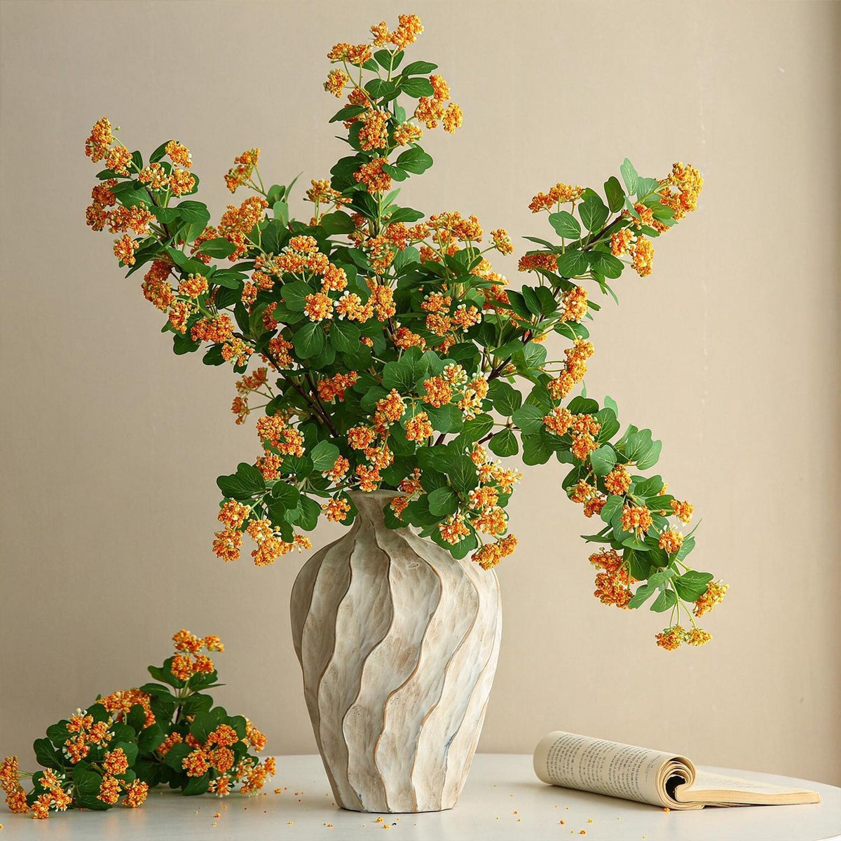 Künstliche Mispelblüte, Einzelstiel mit 30 Blüten, 80 cm Höhe, Seidenstoff, für Haushalt und Gewerbe