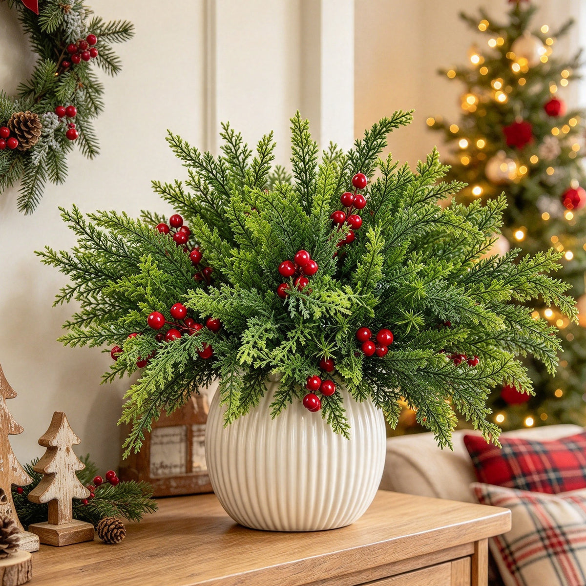 Künstlicher Weihnachtszedernzweig mit roten Beeren, 40 cm hoch, 6 verzweigte Stämme, für DIY-Dekoration und festliche Tischgestaltung