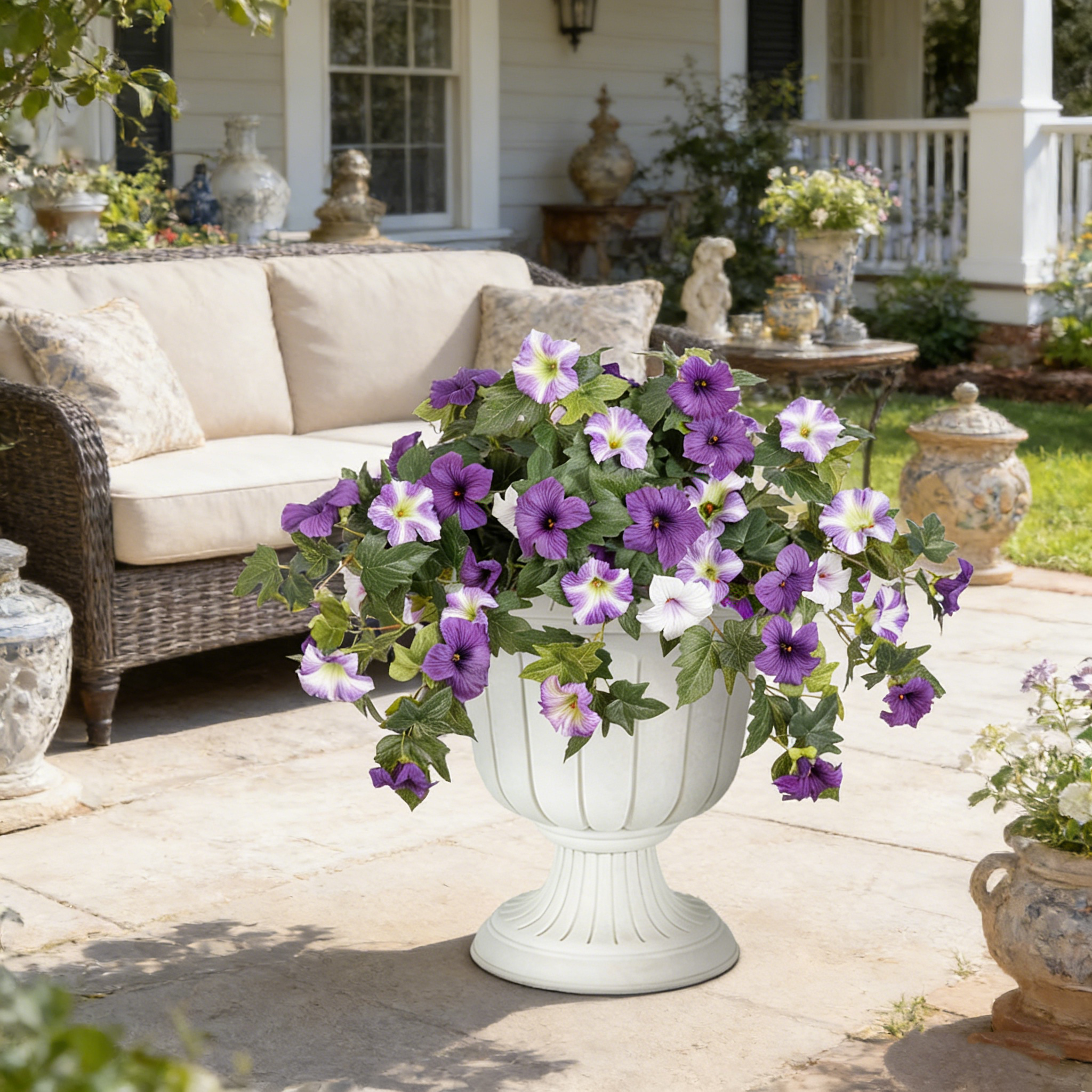 2 Stück UV-beständige Kunststoff-Petunien Lila Echte Farbe Anti-UV Falsche Blumen für Außen Garten Balkon Terrasse Dekoration