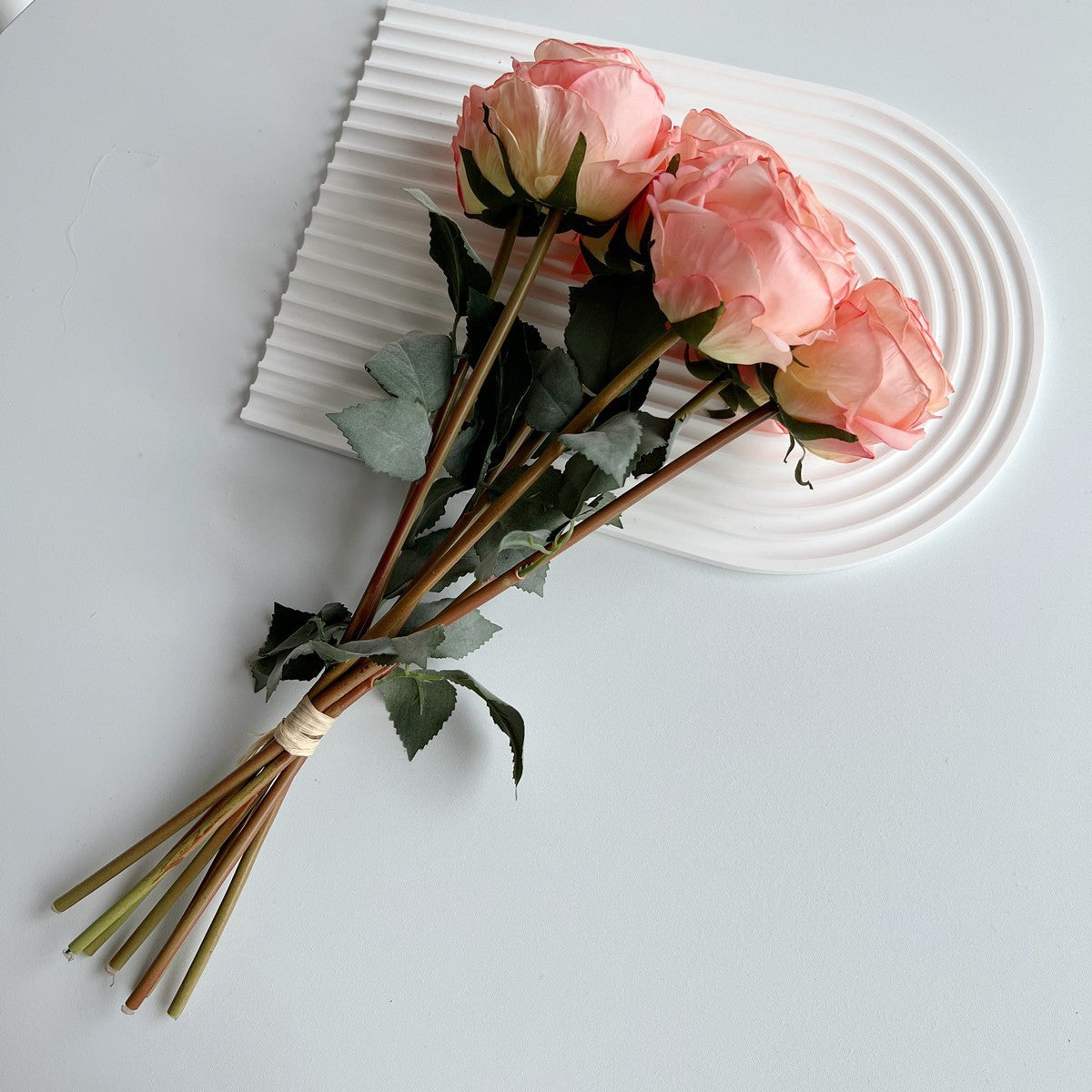 45cm Bukett aus künstlichen rosa Rosen mit gebräunten Blattspitzen