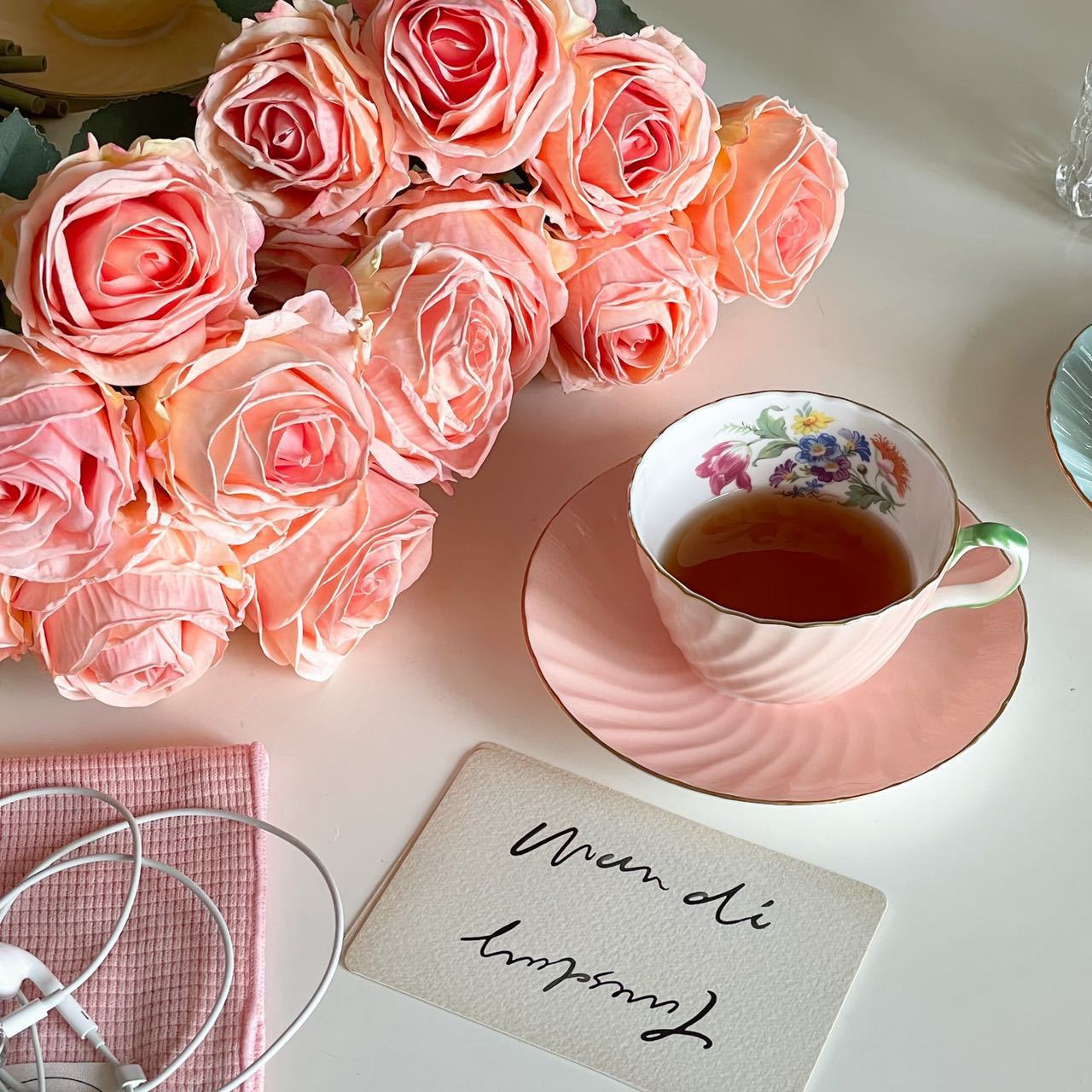 45cm Bukett aus künstlichen rosa Rosen mit gebräunten Blattspitzen