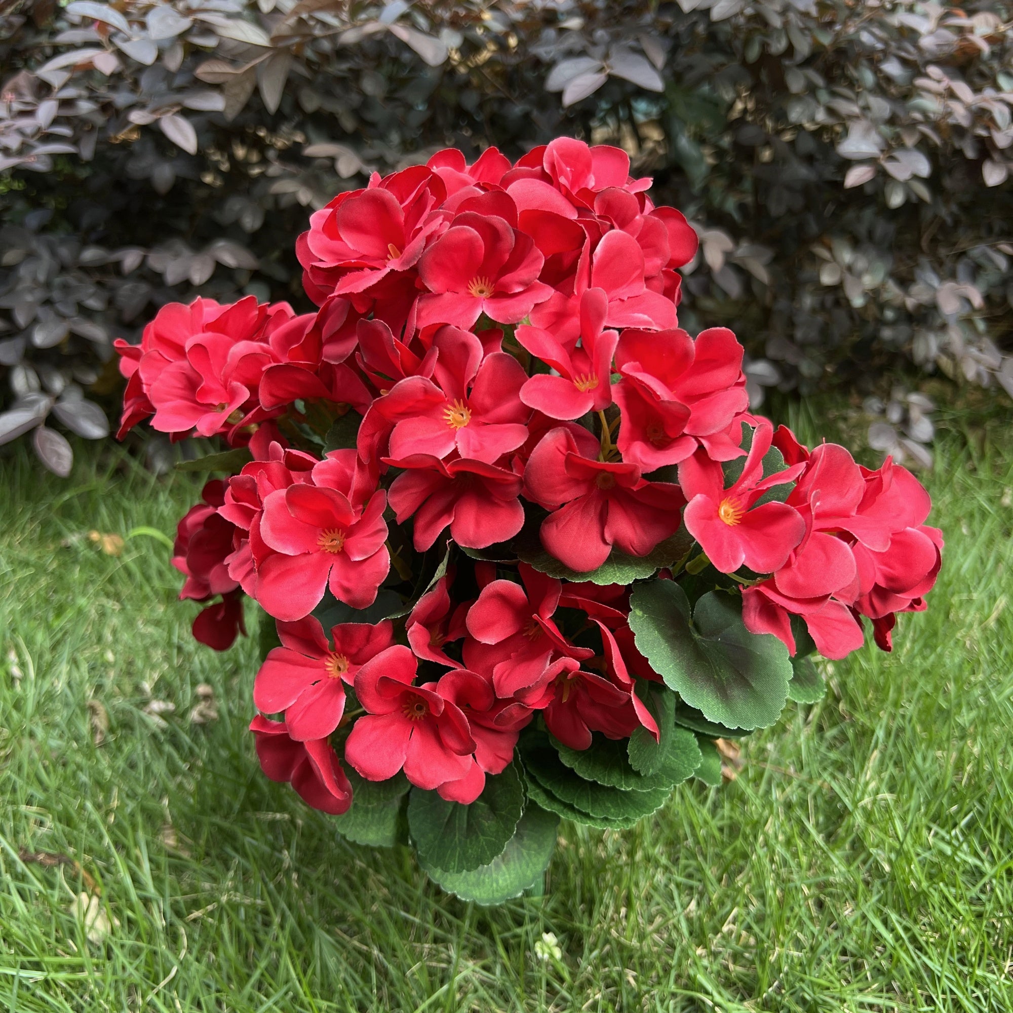 Großhandel: Großes 24-Stängel-Künstliches Geranium-Busch-Blumen, künstliche Pflanzen, uv-beständig für den Außenbereich, Großhandel