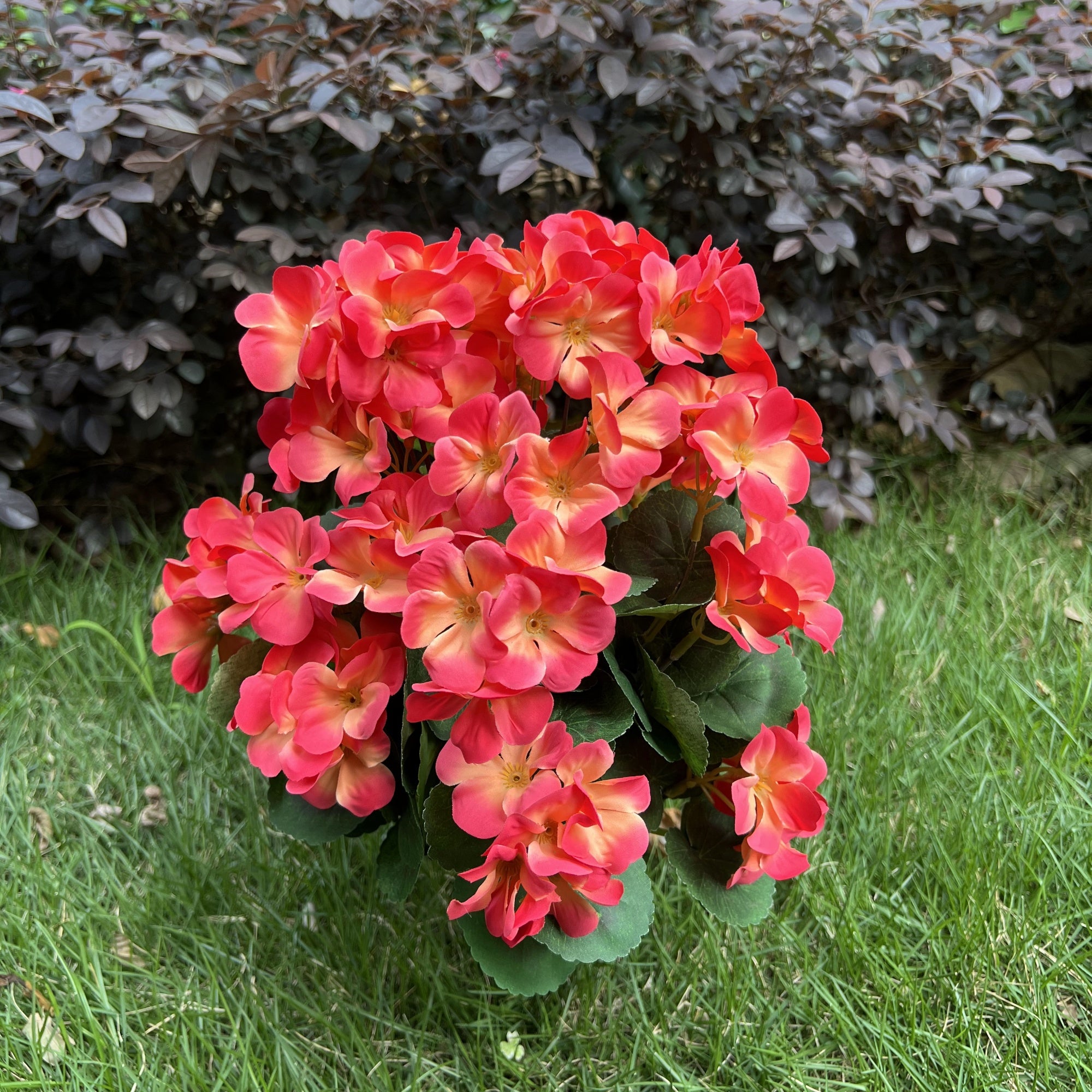 Großhandel: Großes 24-Stängel-Künstliches Geranium-Busch-Blumen, künstliche Pflanzen, uv-beständig für den Außenbereich, Großhandel