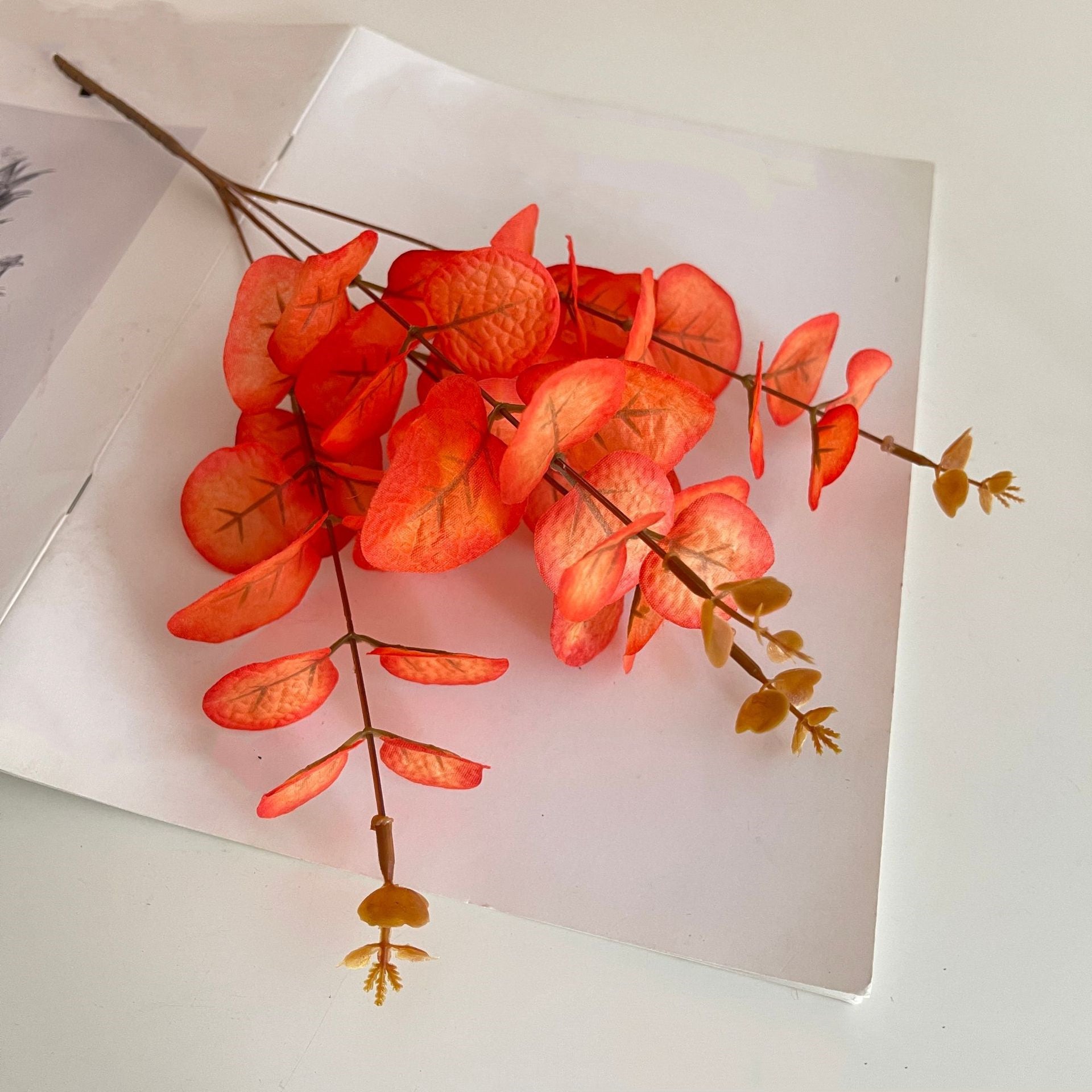 40 cm künstlicher Eukalyptusblätter-Busch, 4 Stängel für Halloween-Dekoration