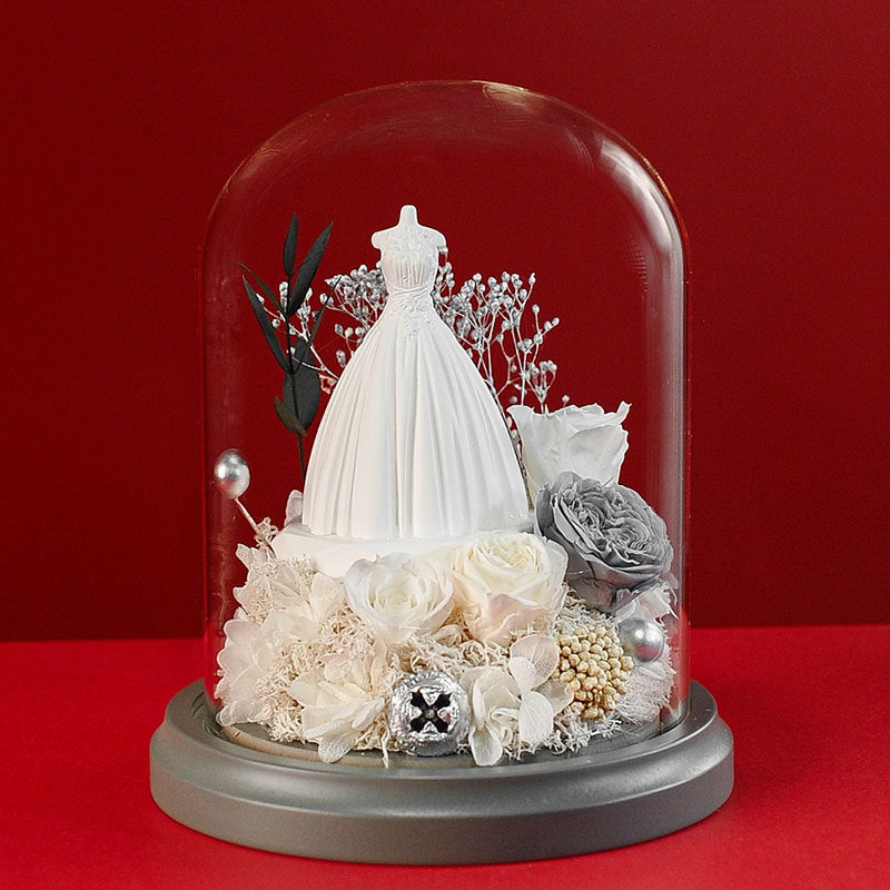 Hochzeitsstil Erhaltene Rote Rose in Glaskuppel mit LED-Lichtern