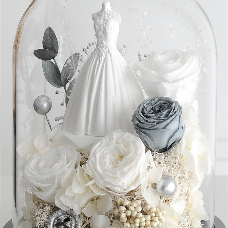 Hochzeitsstil Erhaltene Rote Rose in Glaskuppel mit LED-Lichtern