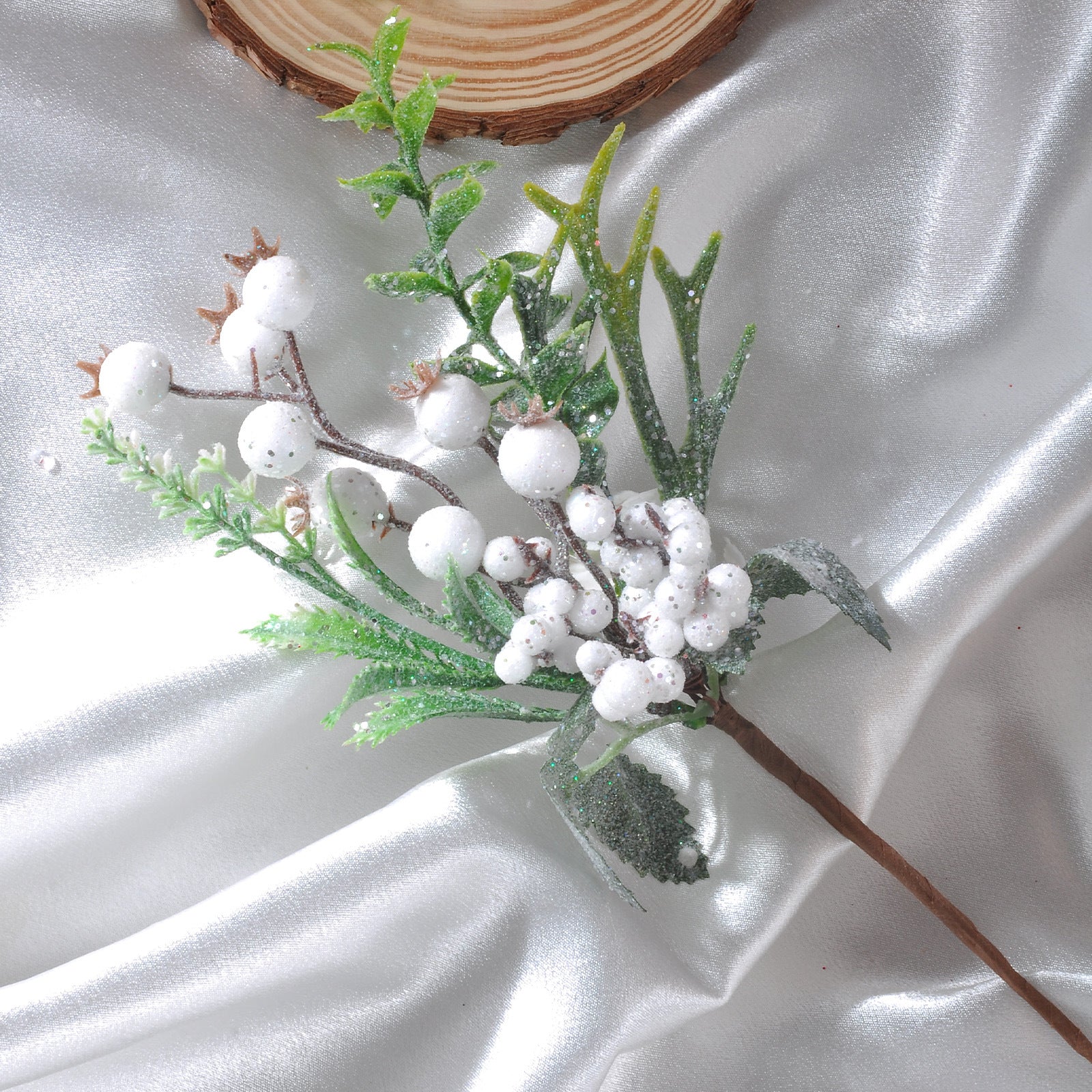 23 Modelle Künstliche Weihnachts-Kiefernnüsse & Beerensteckzweige – Rote & Weiße Beeren, Kiefernnüsse für Weihnachtsbaum, Kränze & Festliche Deko